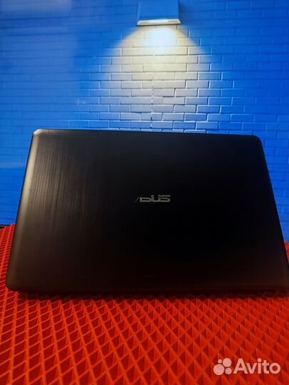 Ноутбук на SSD. Можно поиграть