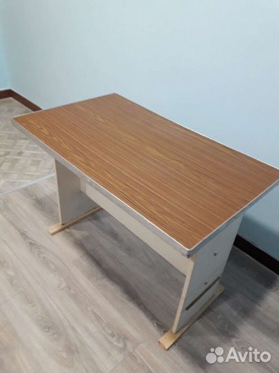 Стол 1м/0,6м. 0.7 высота