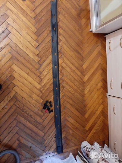 Накладка на порог резиновая левая от мазды 3 хечбе