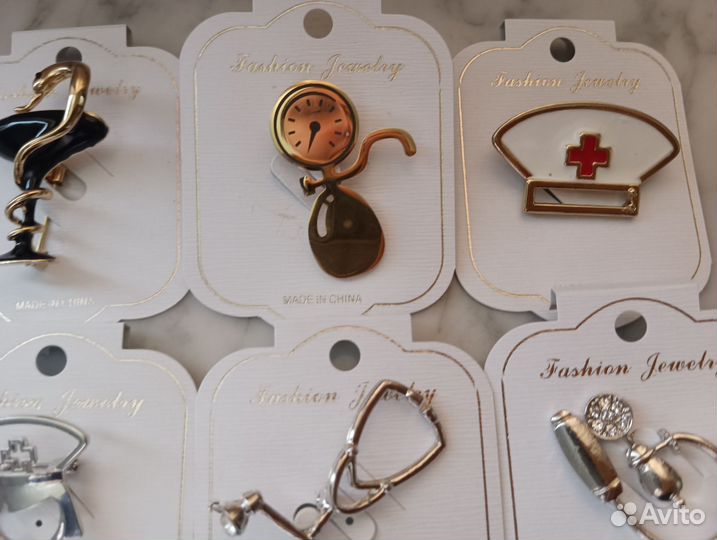 Брошки для врача
