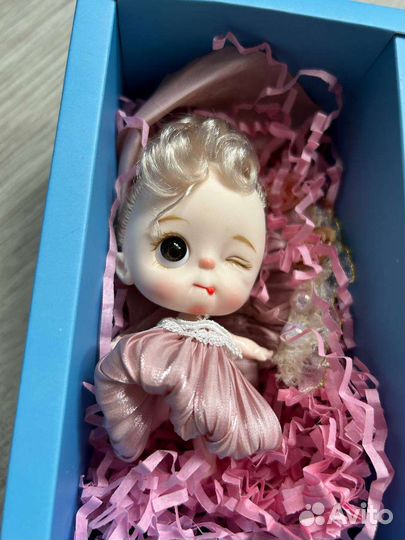 Новая миниатюрная кукла на шарнирах,подмигивающая