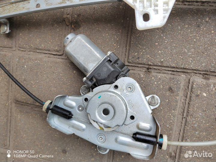 Стеклоподъемник задний левый Kia Rio 4 2015