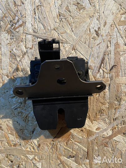 Замок крышки багажника ford focus 3 хетчбэк