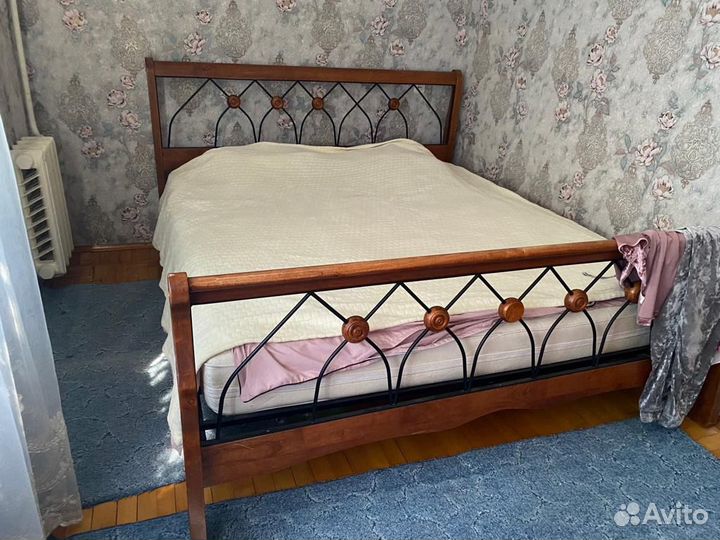 Кровать