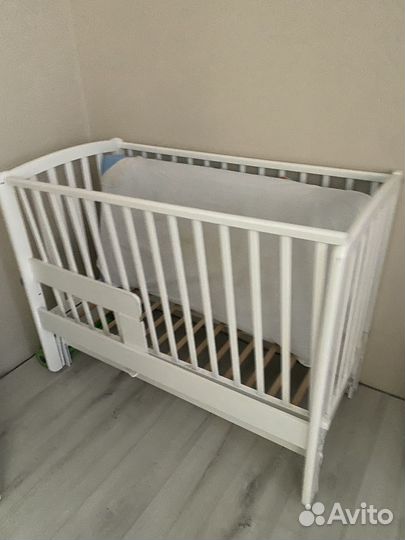 Детская кровать для новорожденных с маятником