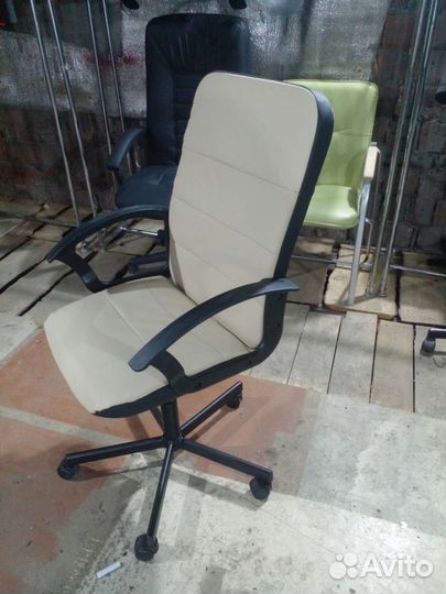 Компьютерное кресло IKEA с режимом качения