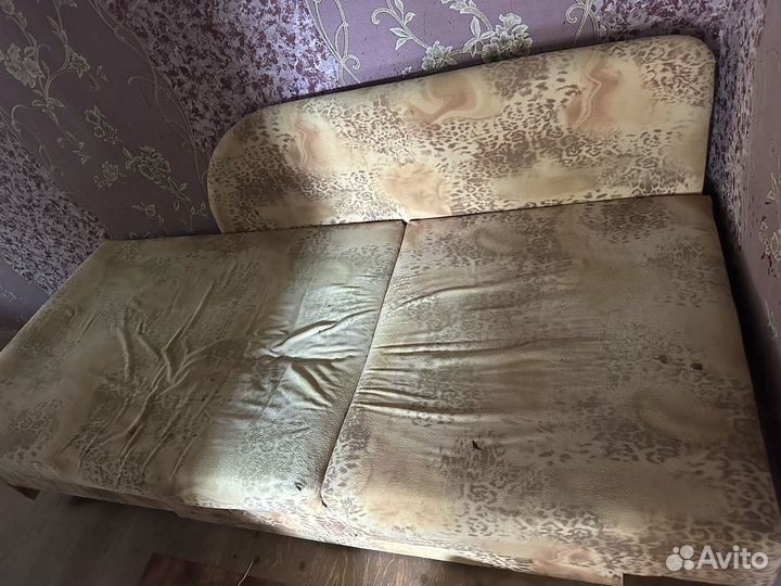 Диван