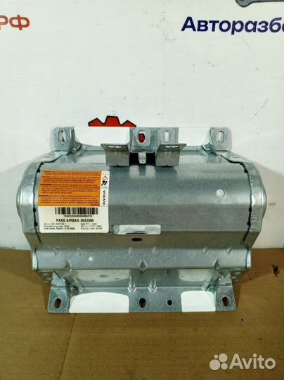 Подушка безопасности пассажирская (в торпедо) Volv