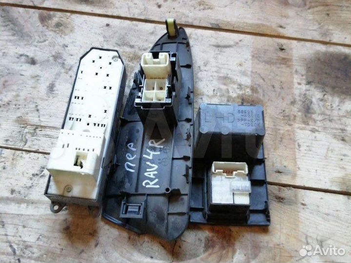 Блок управления стеклоподъемниками Toyota Rav4