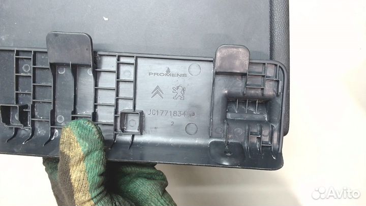 Обшивка салона Peugeot 5008, 2010