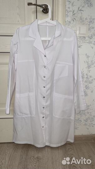 Белый медицинский халат женский