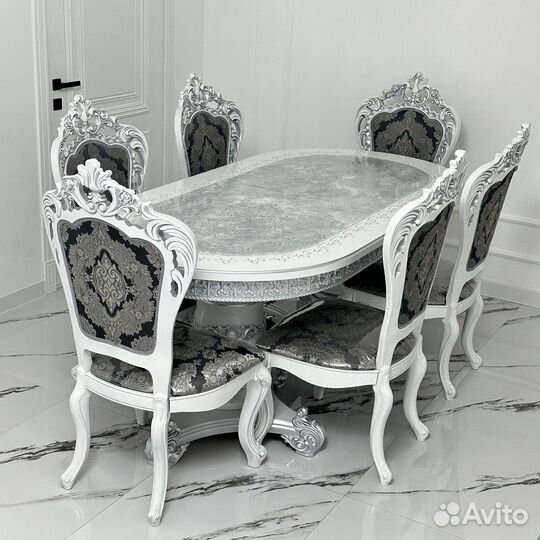 Стол со стульями