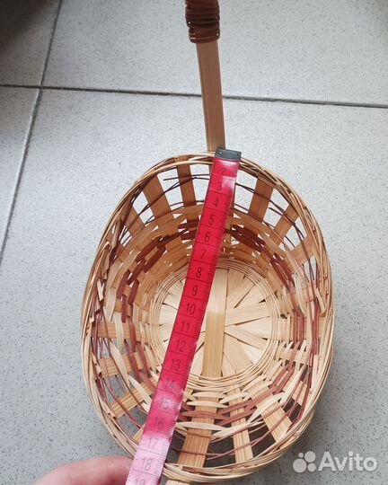 Плетенная корзина (маленькая с длинной ручкой)