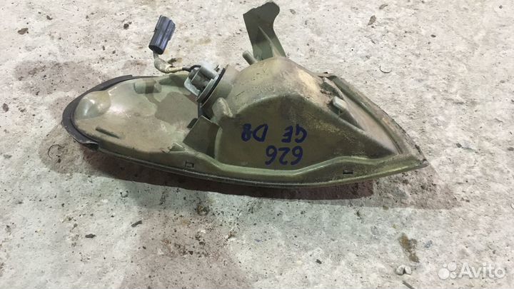 Поворотник левый Mazda 626 GE