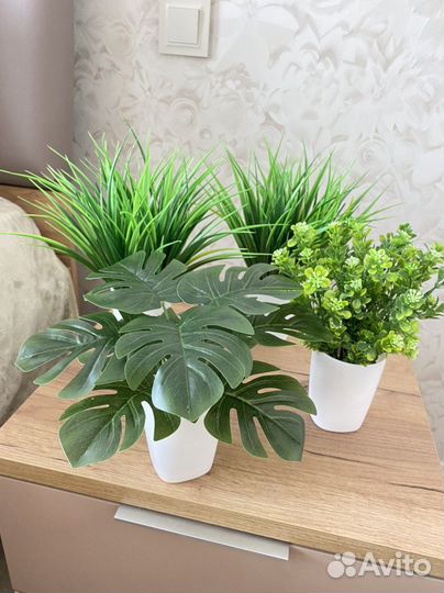 Искусственные цветы в горшках для декора