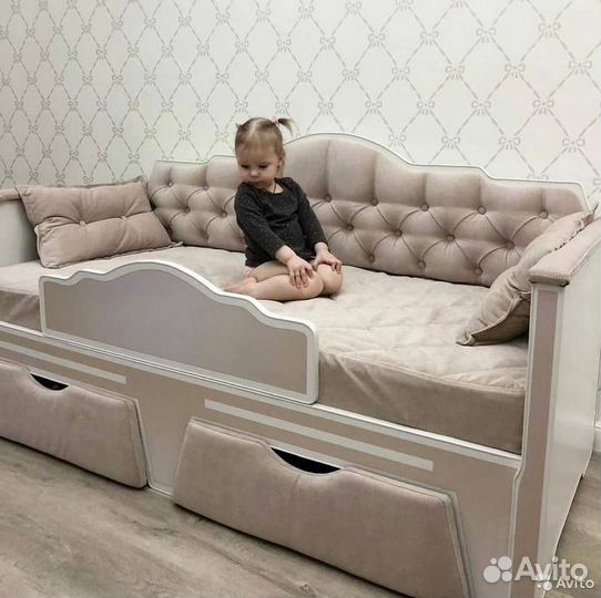 Детская кроватка с каретной стяжкой