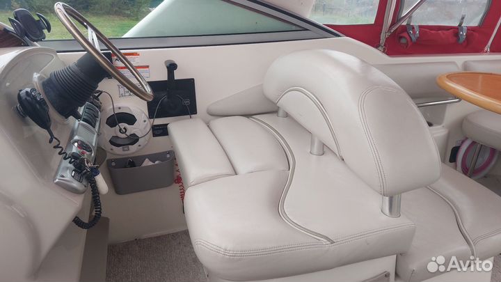 Моторная яхта, круизный катер Larson 274