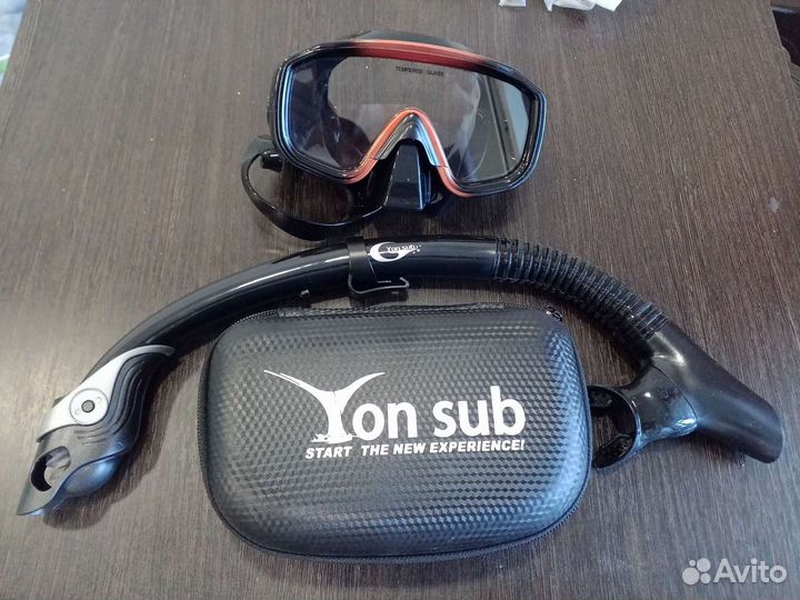Маска с трубкой для подводного плавания