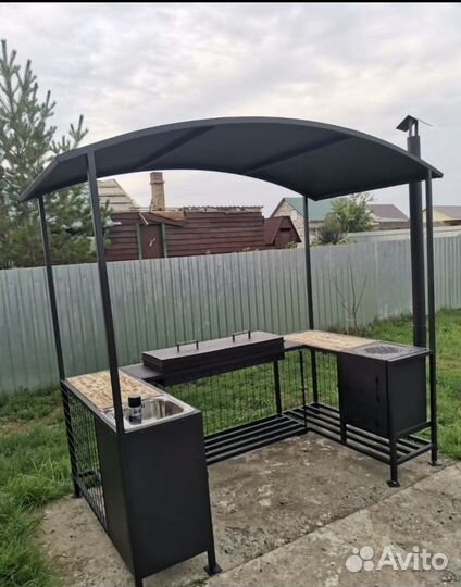 Мангальная зона под крышей