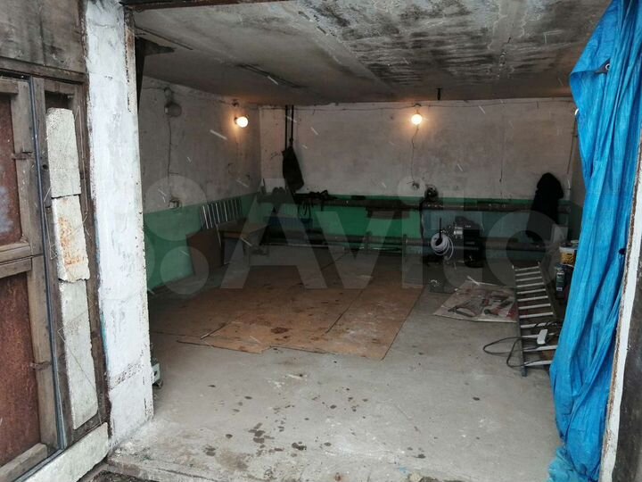 Гараж, > 30 м²