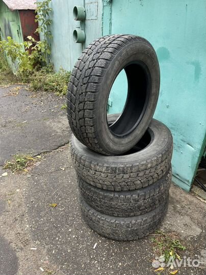 Kumho Power Grip KC11 235/65 R17 108Q