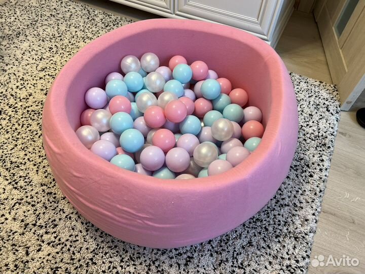 Сухой бассейн с шариками