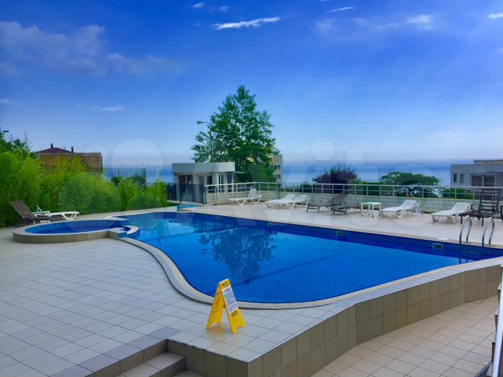 2-к. квартира, 65 м², 1/13 эт.