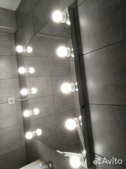 Гримерное зеркало без рамы с лампочками