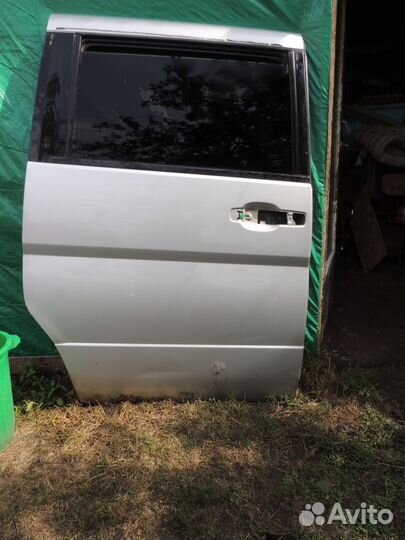 Стекло nissan serena с24