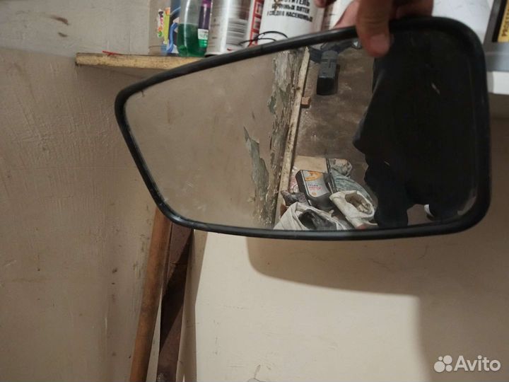 Зеркало заднего вида на грузовой автомобиль