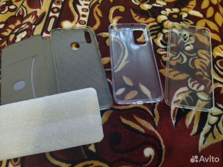 Чехлы на телефон