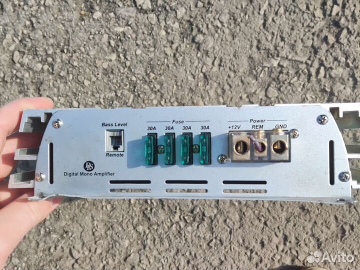 Автомобильный усилитель