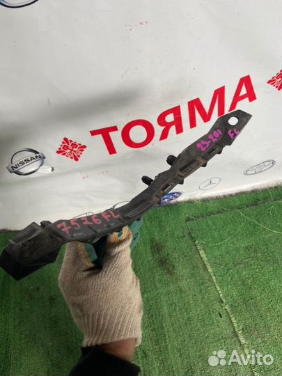 Крепление бампера переднее левое Subaru Forester