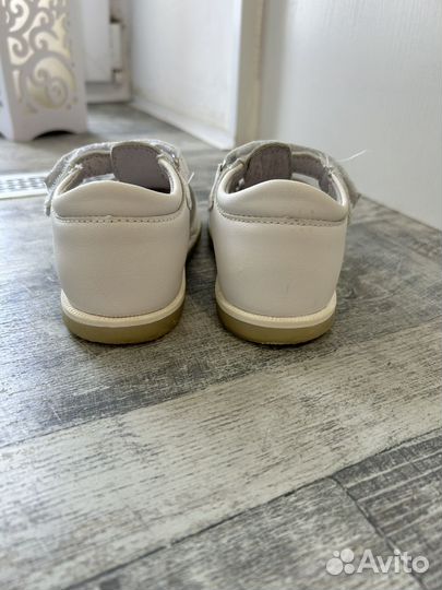 Сандалии для девочки