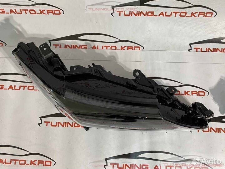 Фары передние Toyota Camry 70 стиль Lexus V8808