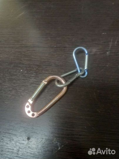 Страховочный тросик с карабином