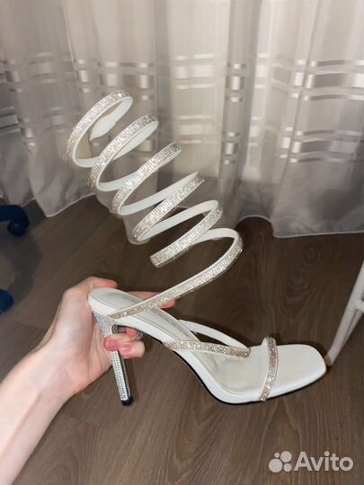 Босоножки со стразами