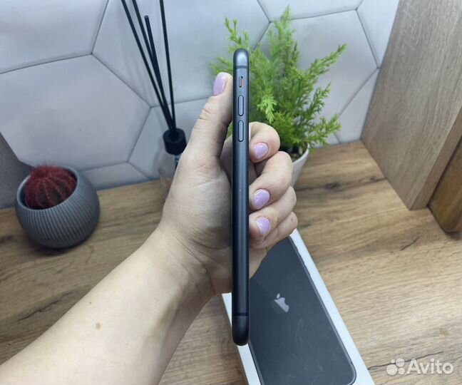 iPhone 11, 64 ГБ
