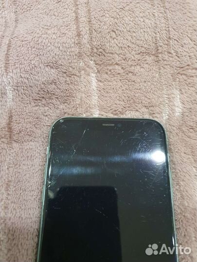 Телефон iPhone 11