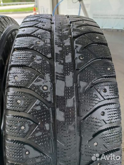 Bridgestone Ice Cruiser 7000 215/65 R16