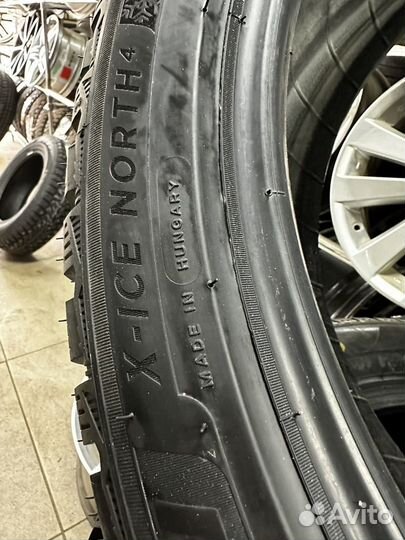 Michelin X-Ice North 4 245/40 R20 99T