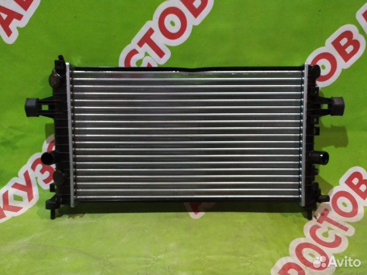 Радиатор охлаждения Opel Astra H мт 2004-2010
