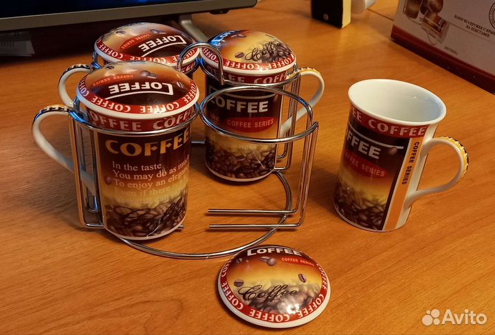 Набор кружек с крышками на подставке