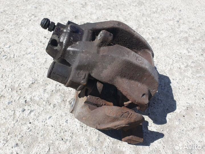 Суппорт задний правый Mercedes-Benz E-Class W212