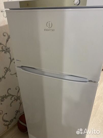 Холодильник бу indesit