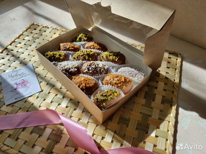 Королевские финики с миндалем в шоколаде