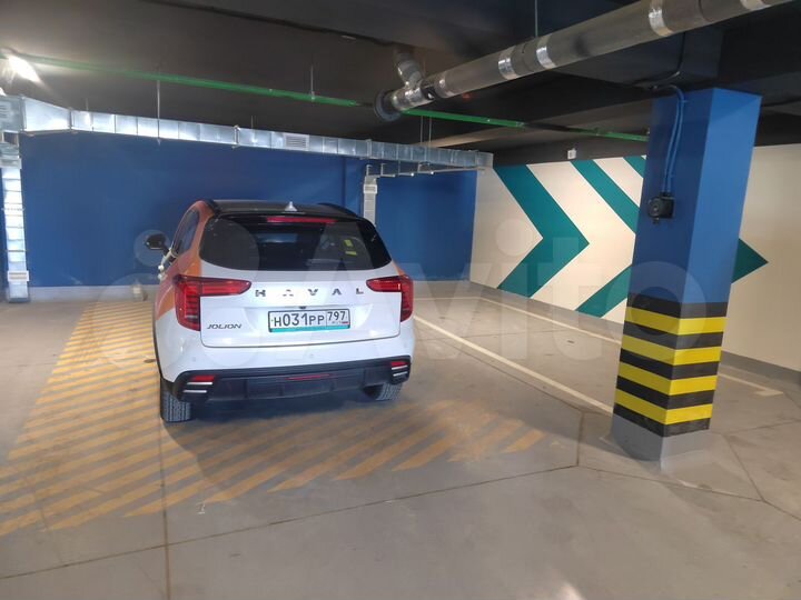 Машиноместо, > 30 м²
