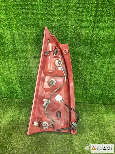 Фонарь задний правый mazda premacy