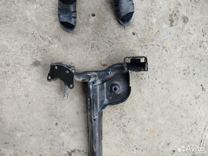 Задняя балка на весту