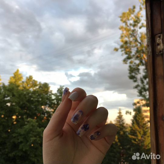 Маникюр и педикюр